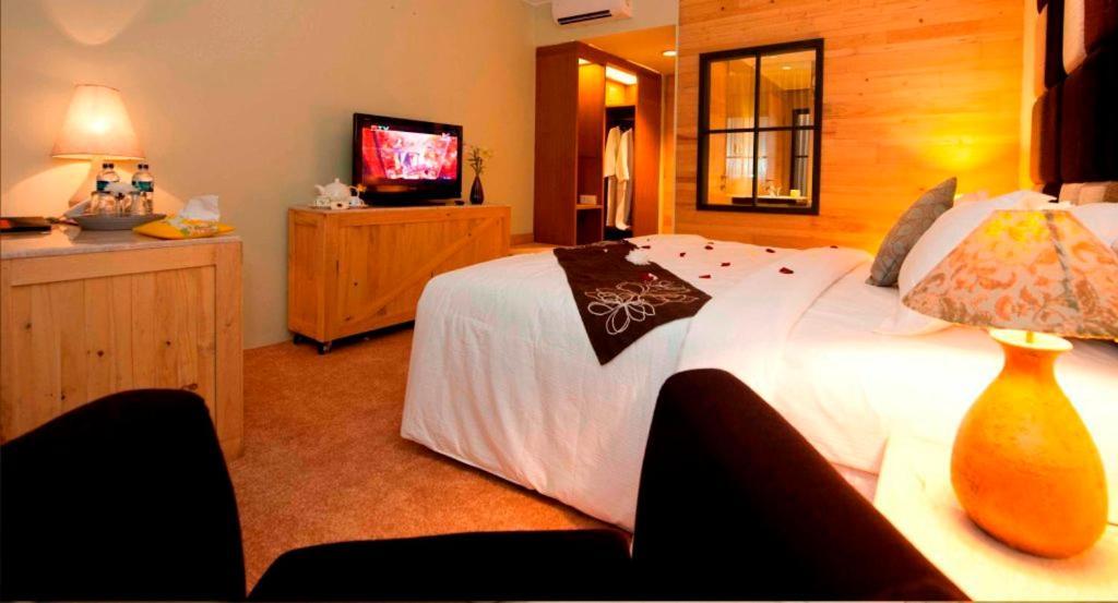 Chara Hotel Bandung Extérieur photo